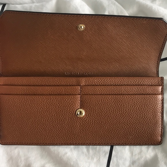 Michael Kors Wallet - Picture 2 of 3